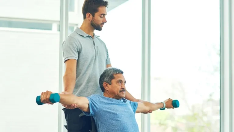 العلاج الطبيعي في البيت: استعادة القوة خطوة بخطوة